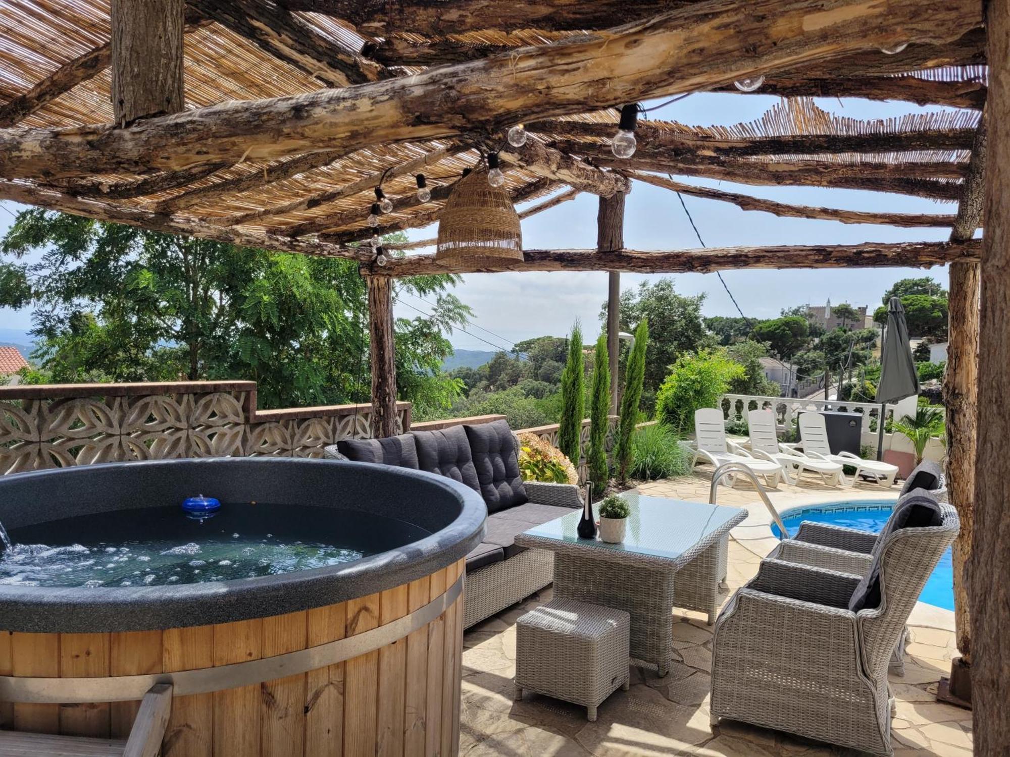 Сasa de vacaciones Casa Felic 12 Personen, Familiehuis Met Hottub *